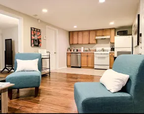 Adorable cozy 1 BR cottage centrally located with full kitchen - Image 3