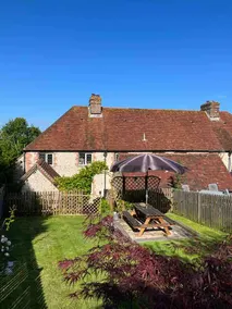 Cozy Flint Cottage - Image 3