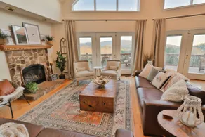 Luxury Mountain Lodge: Hot Tub and Incredible Mountain Views - Image 2