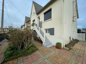 Spacious house with garden - Image 2