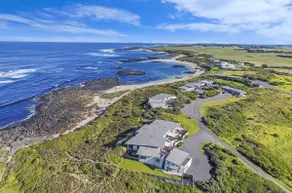 Hearns Beachside Villa 8 - Image 2