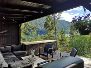 Guest house in Sogndal overlooking fjords and mountains - Image 4