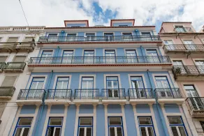 Stylish Lisbon Apartment in Trendy Cais do Sodré - Image 4