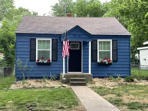 Cozy Home w/ Fire Pit & Fenced Yard, near college - Image 2