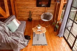 CHALET-STYLE CABIN SURROUNDED BY NATURE (AURORA) - Image 2
