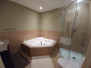 2 KING Bed/2 Bath Condo, steps from Avon Theatre - Image 4