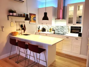 Modern & Cozy Apt in the Heart of Ptown w/ Parking - Image 3