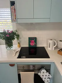 Unit in the heart of Burleigh. 1 night stay avail - Image 4
