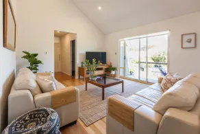 Seaside Apartment - Image 5