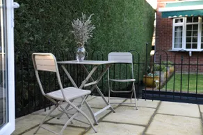 Chalfont St Peter garden guesthouse in quiet area - Image 4