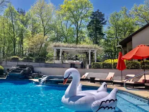 NEW! 21 Acre Modern Luxury Estate. Pool*Gym*Movie - Image 3