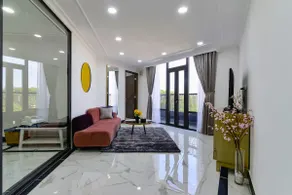 [APT 2BR Suite] – 5-Star Standard, Near Lake, Kitchen, Balcony - Image 2