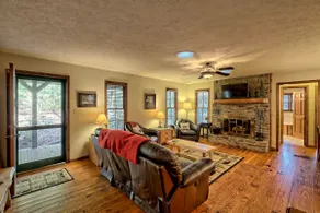 FireFly Creek Cabin - Image 3
