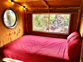 ”Gorge Edge” Dog-friendly Cabin, Off-grid - Image 3