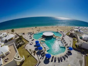 Charming & Bright Beachfront Condo at Las Palmas - Image 4