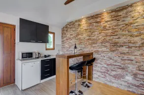 Comfort One Bedroom Apartment w/ Swimming Pool - Image 3
