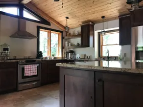 Lodge retreat on 5 wooded acres with pond - Image 4