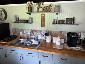 Tiny Farmhouse on the Grove - Image 4