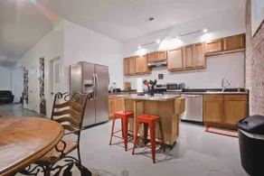 Beale 2 bks, 1st FLOOR 5000 sqft 11 beds + parking - Image 4