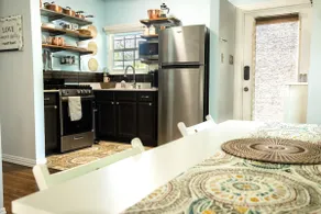 Cozy, Extra Clean and Fully Renovated - Sleeps 2 - Image 5