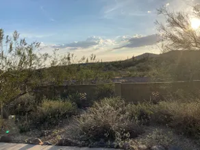Cheerful 2 Bedroom home surrounded by desert hills - Image 5