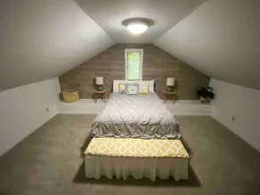 Spacious house close to restaurants & both marinas - Image 3