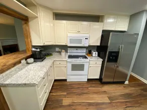 Quiet City Home, 7-8 min to Downtown Knox - Image 3