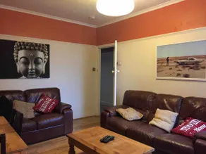 Nifty two bed urban flat near leafy Park and City. - Image 4