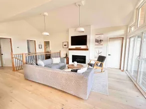 Large lakefront 3 Bedroom Modern Cottage Oasis - Image 4