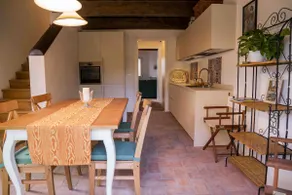 Country villa surrounded by greenery - Image 4