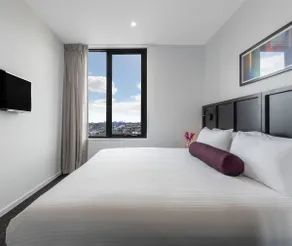 2 Bedroom with stunning views over Box Hill Garden - Image 2