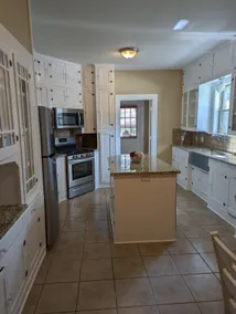 Quaint home with 2 fireplaces - Image 3