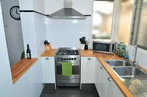 Central Market Cottage: an urban retreat for you and your Pets - Image 5