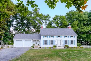 Lakefront Home Perfect for Families & Friends - Image 2