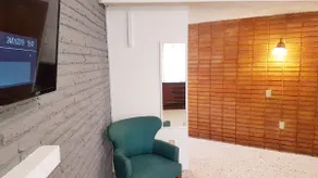 Centrally located 1950s Vintage Studio - Image 4