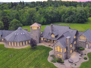 Grace and Grandeur: The Stables Estate - Image 2
