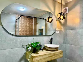 Cozy house with a jacuzzi/near the subway - Image 5