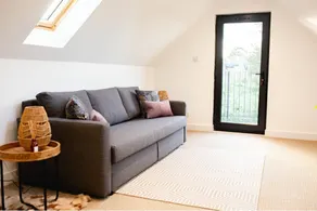 Self-contained gorgeous Flat. - Image 3
