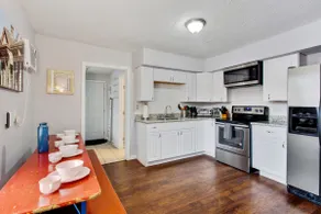 Central Location | Sleeps 10 | Gated Courtyard+Bar - Image 4