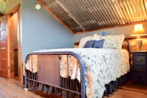 Spring Creek Place Cabins - White Rose Cabin - Image 3