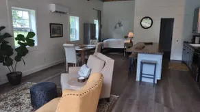 Fox Valley Farm Guest House - Image 2