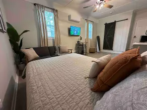Spacious Private Studio Getaway - Image 2