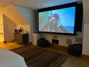 Large contemporary flat sleeps 4 with 100 inch TV - Image 5