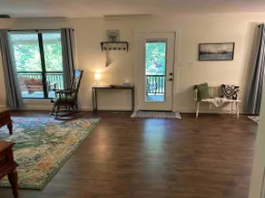 Hardy Spring River House - Image 2