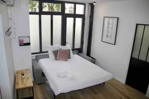 Beautiful Brick Wall apartment Paris, Sleeps 9 - Image 3