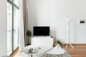 Quiet Luxury Period Apartment with Balcony - Image 5