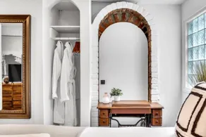 Trendy Guest Suite - Close to Beaches w/EV Charger - Image 4