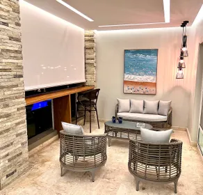 Alicia 1-C *Modern 2BR/2BA – Pool Access - Image 2