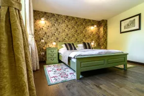 Charming in the Best Location - Image 2