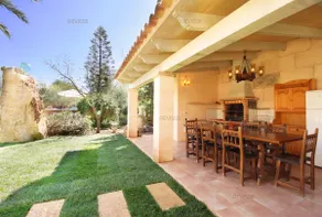 Beautiful Villa and Garden with Full Amenities - Image 2